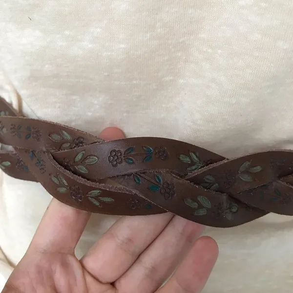 Vintage leather twisted tooled belt - Image 4
