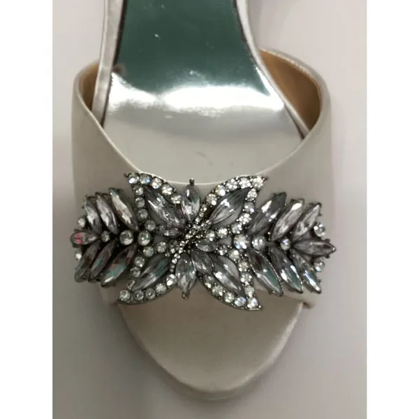 New. Womens Badgley Mischka Nikki Peep Toe Heels, White. Retails $245 - Image 15