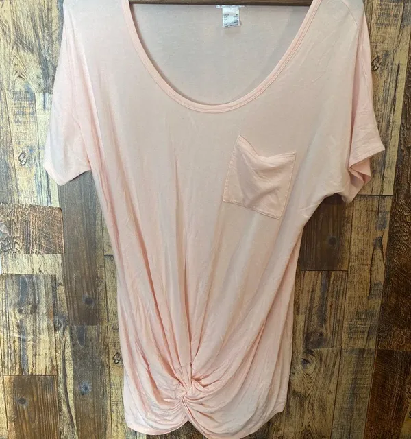 Women's Short Sleeve T-shirt Size Medium - Image 2