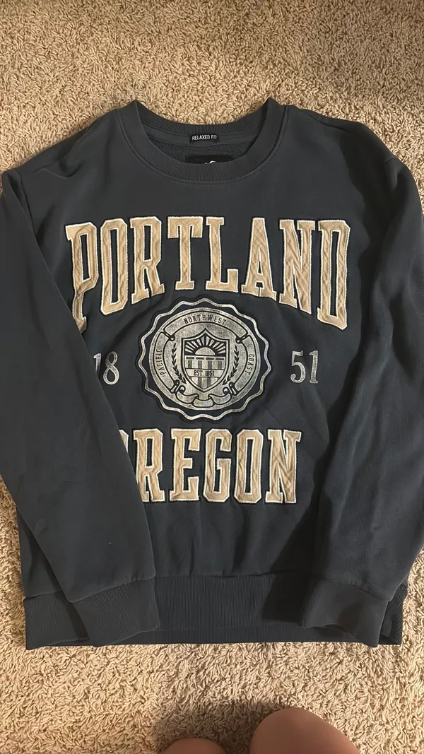 Oversized Hollister Sweater - Image 2