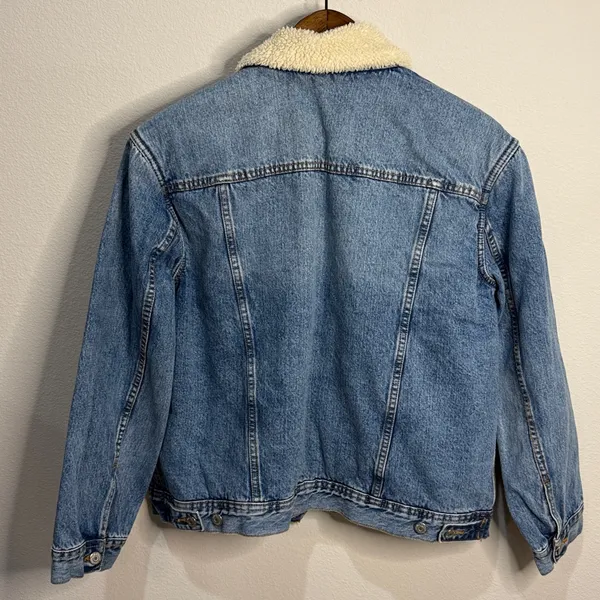 Old Navy Light Wash Sherpa Lined Boyfriend Jean Jacket Size M - Image 2