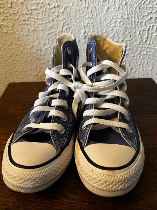 Converse High-Top Sneakers in Blue and White - Image 5