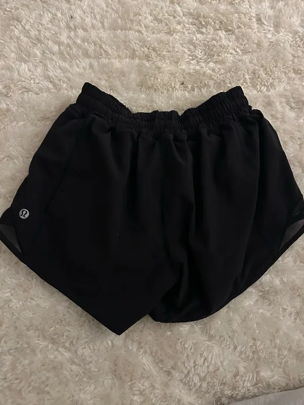 Lululemon Hotty Hot 2.5" Shorts Black - Image 2