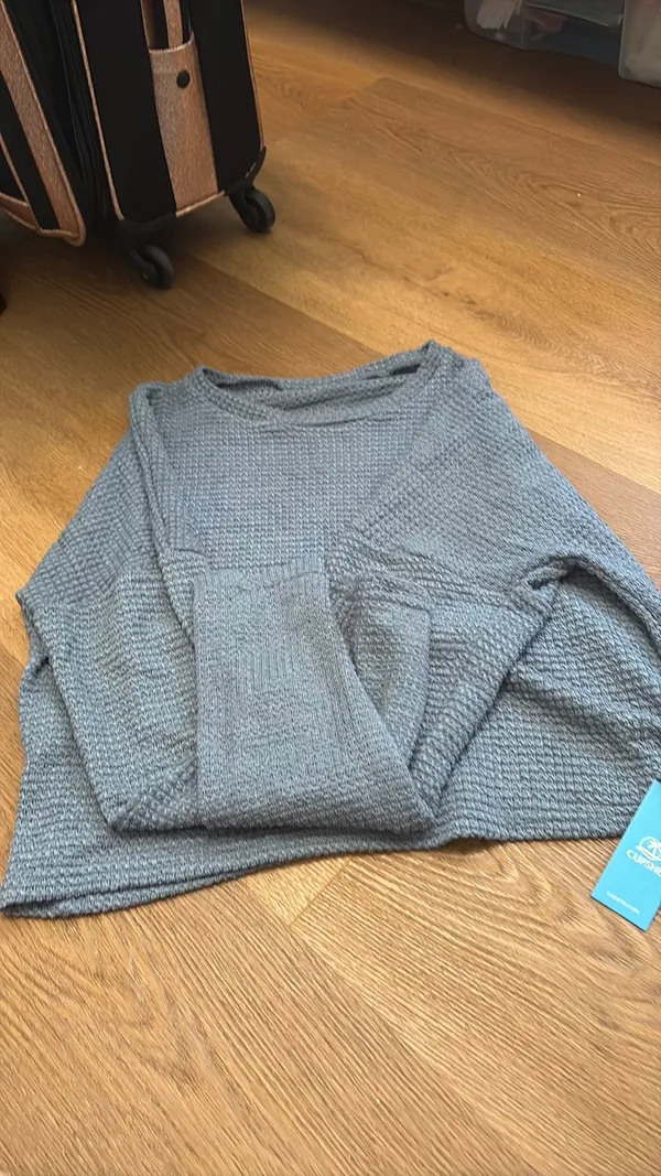 Cupshe sweat set shorts and sweatshirt - Image 4