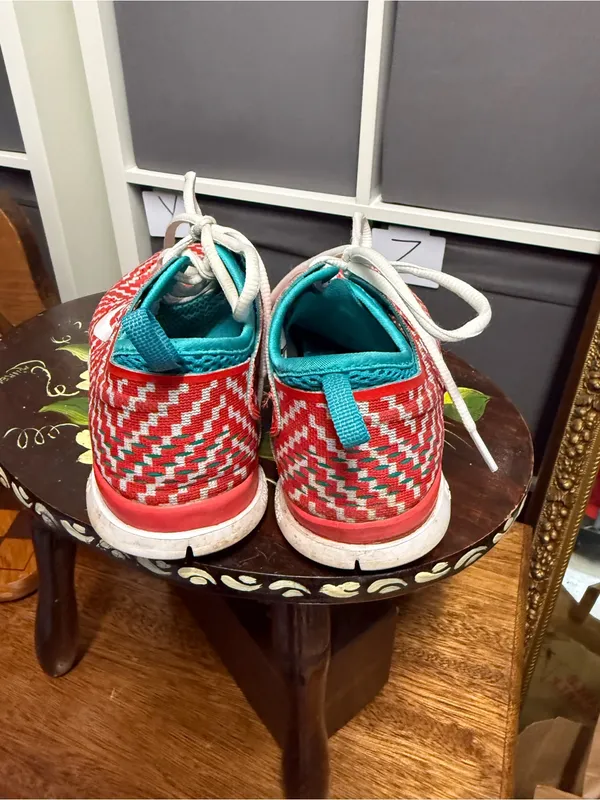 Nike Free 5.0 TR Trainer Fit Red and White Zigzag Patterned Sneakers - Image 3