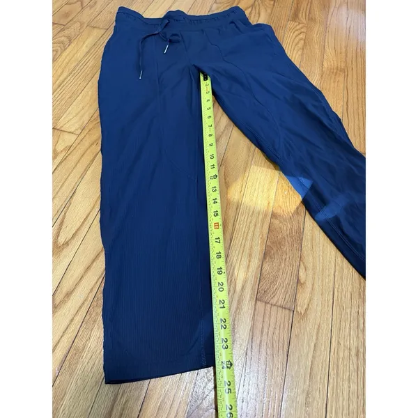 Lululemon Dance Studio Mid-Rise Crop 25" in Navy Size 6 - Image 6