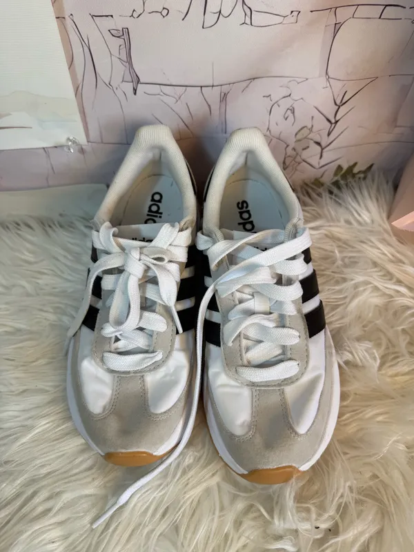 Adidas Women’s Cloudfoam White Black Gum Sneakers Size 5 Excellent Condition - Image 2