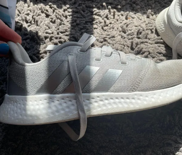 Adidas Women’s Tennis shoes size 8 1/2. - Image 3