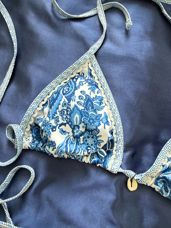 Blue and white bikini - Image 4