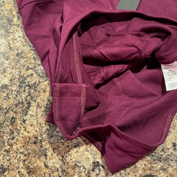 NWT Lulus Womens Bodysuit V Neck Sleeveless Burgundy Size Medium DX - Image 4