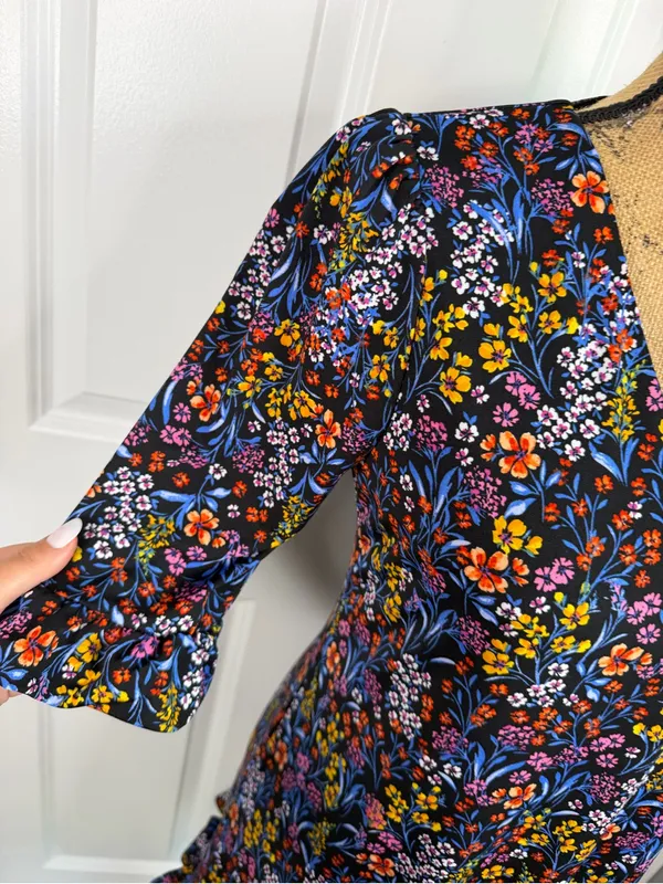 CeCe Floral V-Neck Ruffle Hem Mini Dress Size S NWT $89 - Image 4