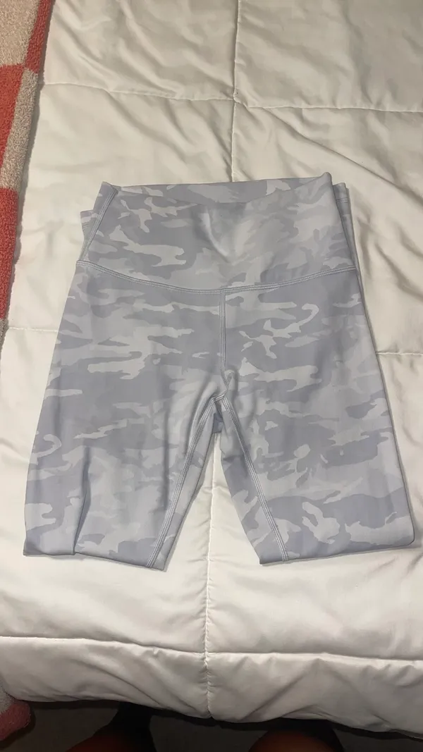 Lululemon Camo Leggings White - Image 4