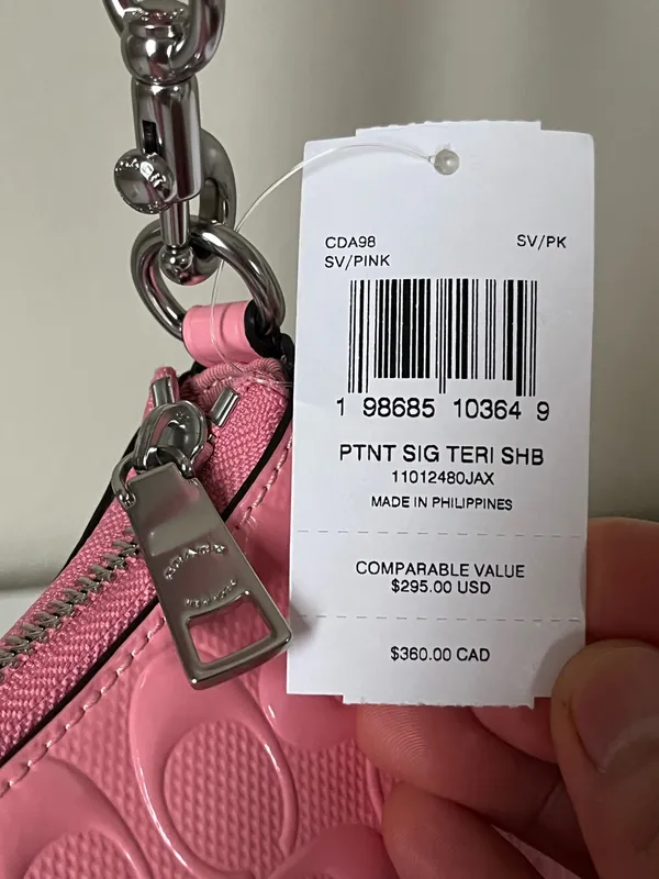 Coach Teri Shoulder Bag In Signature Leather With Heart Charm - Image 6