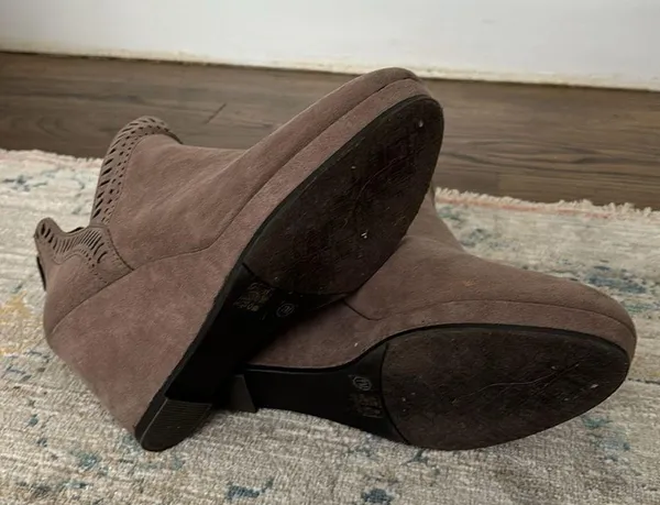 CL by Laundry wedge ankle boots - Image 7