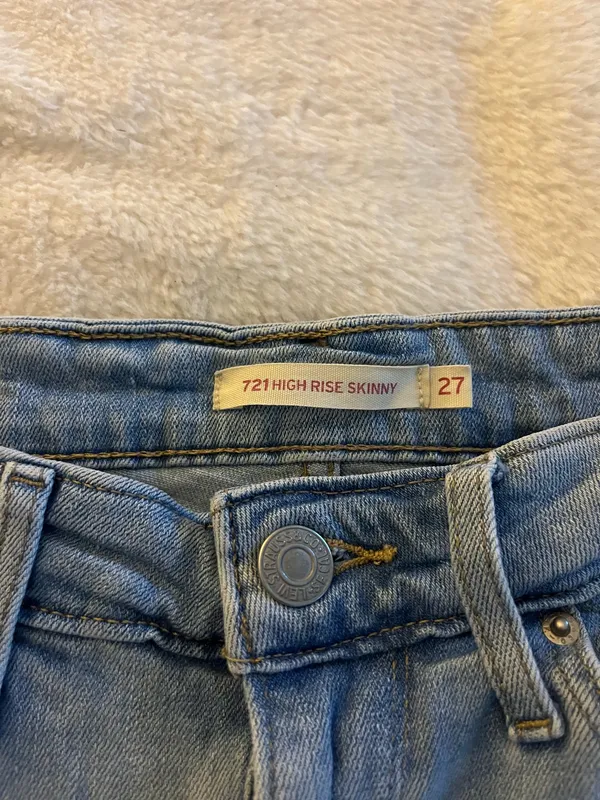 721 Levi’s High-Rise Skinny Jean - Image 4