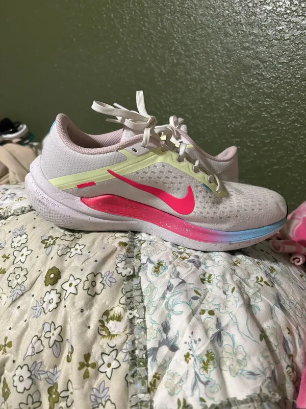 Nike Shoes Women’s - Image 4
