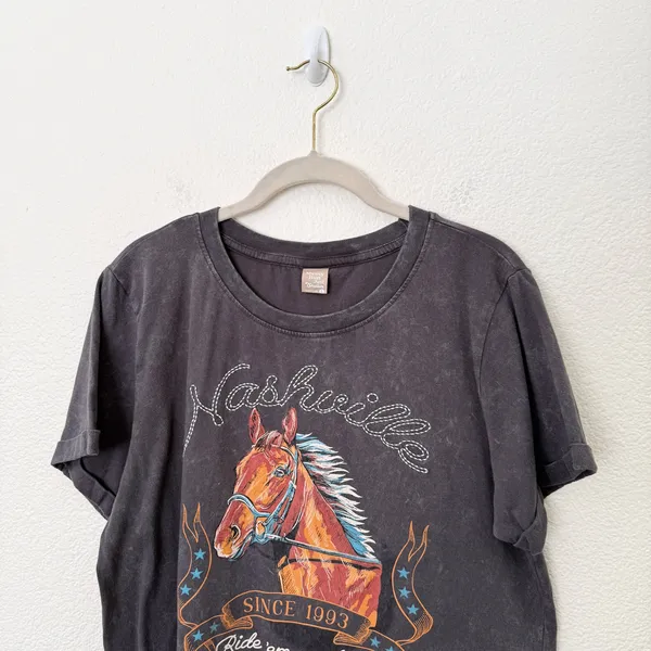 [Messy Bun Just Chillin] Gray Nashville Embroidered Graphic T-Shirt Size Large L - Image 3