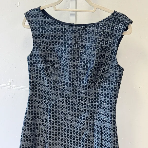 Anne Klein Geometric Diamond Sheath Dress Size 4 Sleeveless Office Navy Blue - Image 3