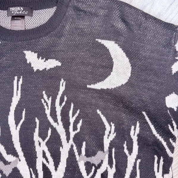 Thorn and fable hot topic sm haunted graveyard bat long sleeve sweater shirt - Image 4