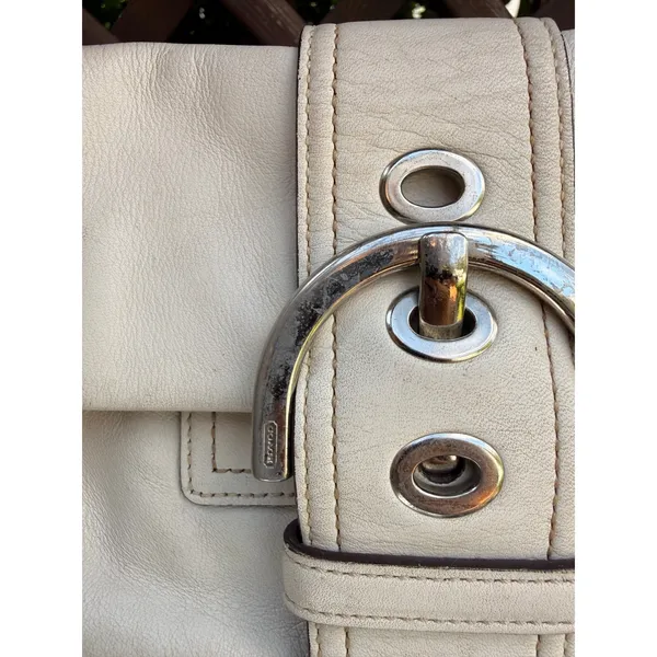 Coach Soho Buckle Flap Bag Cream Leather Shoulder Bag 8A05 Cherry Charm - Image 2