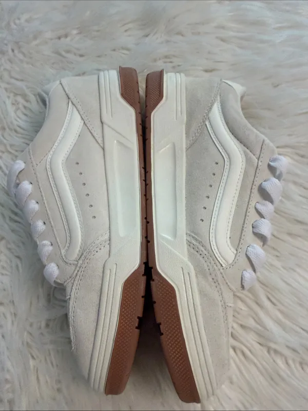 Vans Cream Suede Low-Top Sneakers with Gum Outsole size 8.5 man and 10 women’s - Image 4