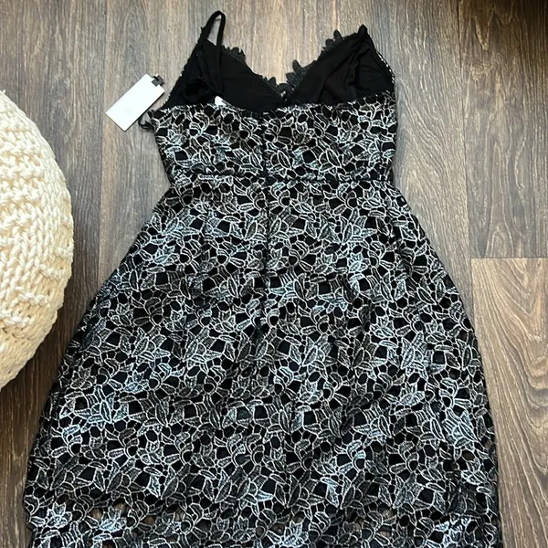 ASTR THE LABEL METALLIC DRESS - Image 6