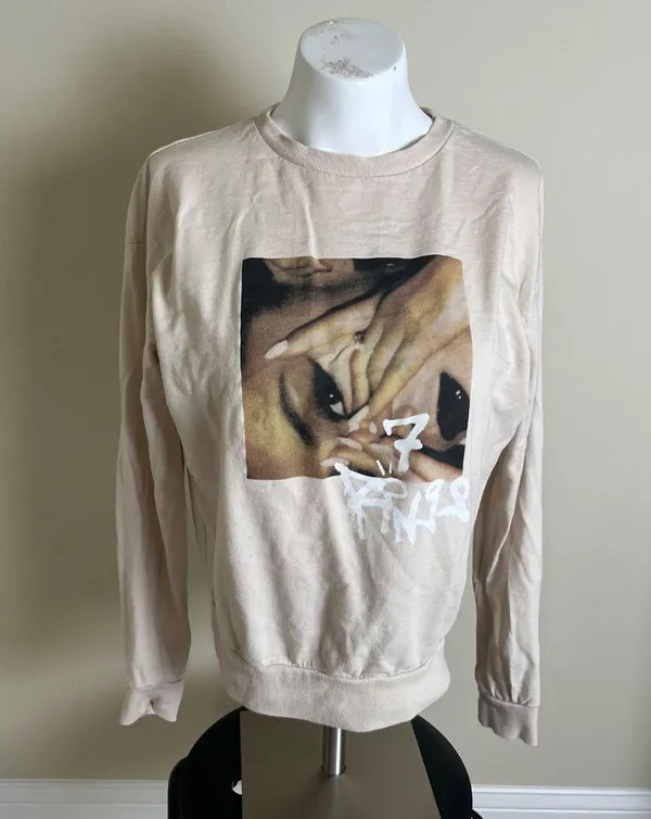 H&M Ariana Grande 7 Rings Long-sleeved Sweatshirt - Image 3
