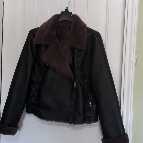 ANA FAUX LEATHER JACKETSIZE LARGE - Image 8