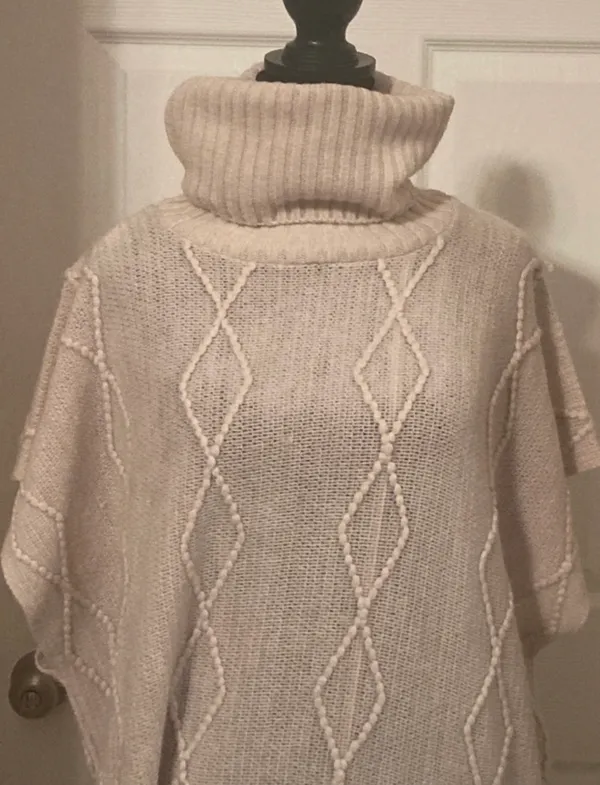 Time And Tru Beige fall cable knit poncho vest - Image 4