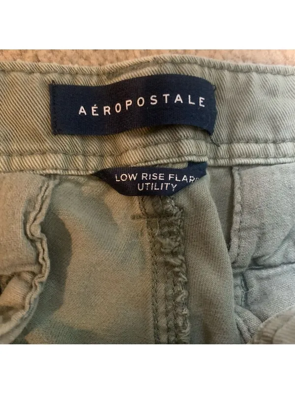 AEROPOSTALE Green Cargo Pants Low Rise Flare leg size 8 - Image 4
