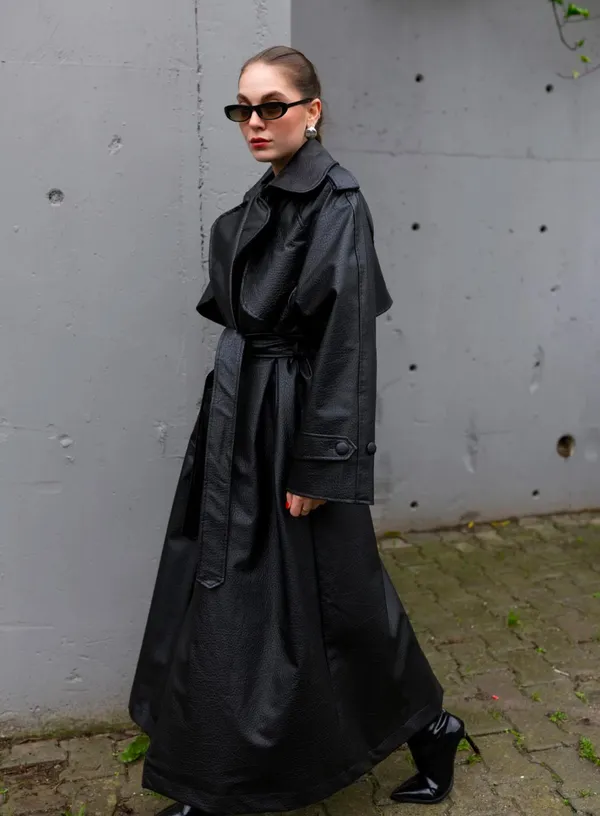 Women’s black trench coat - Image 5