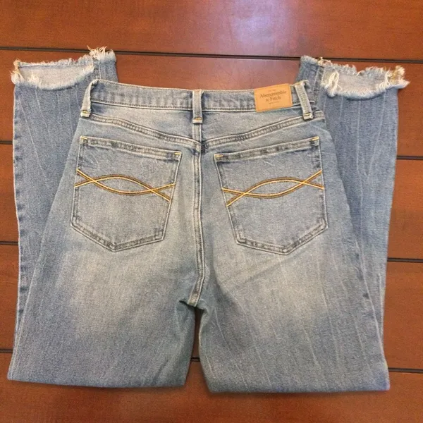 Abercrombie & Fitch a & f mom jeans distressed jeans size 4 raw hem button fly - Image 7
