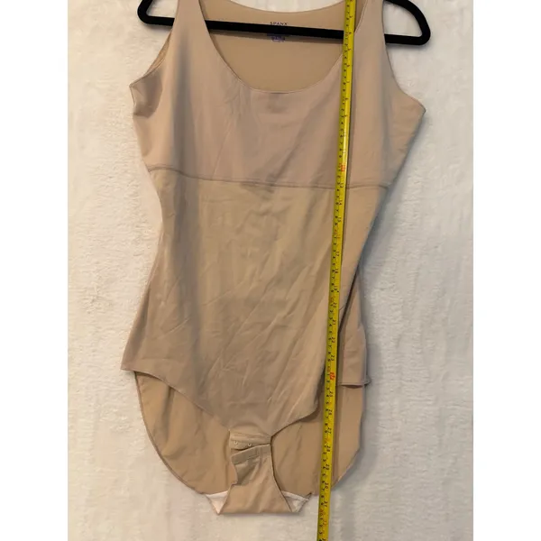 Spanx by Sara Blakely Womens 2X Bodysuit Shapewear Tan Sleeveless Scoop‎ Neck - Image 4