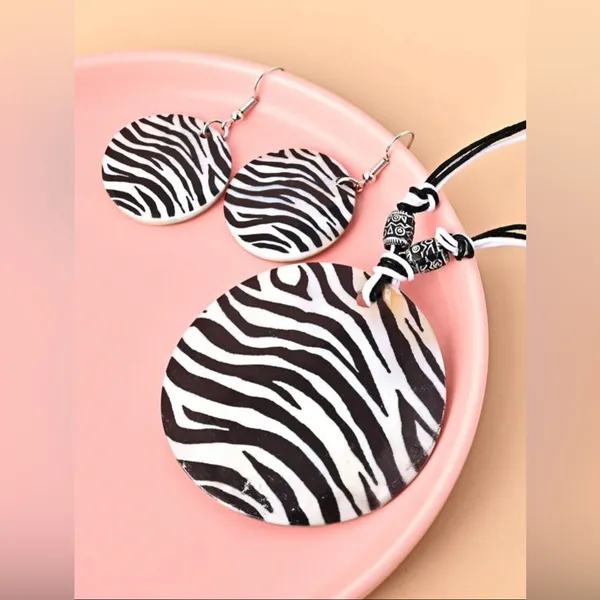Zebra Print Earrings & Necklace Set White - Image 4