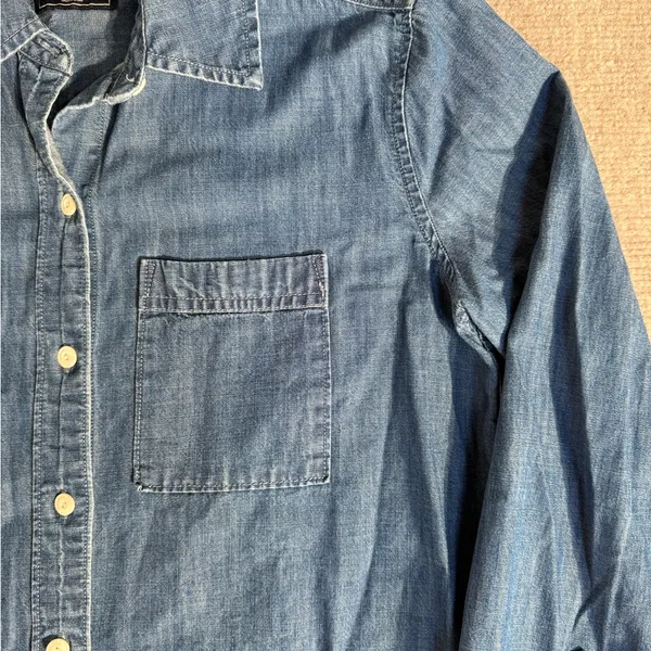 Abercrombie and Fitch Women's Blue Denim Button-up Long-sleeve Shirt - Size XS - Image 3