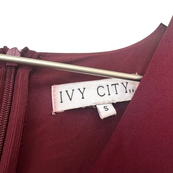 Ivy City Co Maroon Swiss Dot Flutter Sleeve Midi Dress Size Small - Image 5
