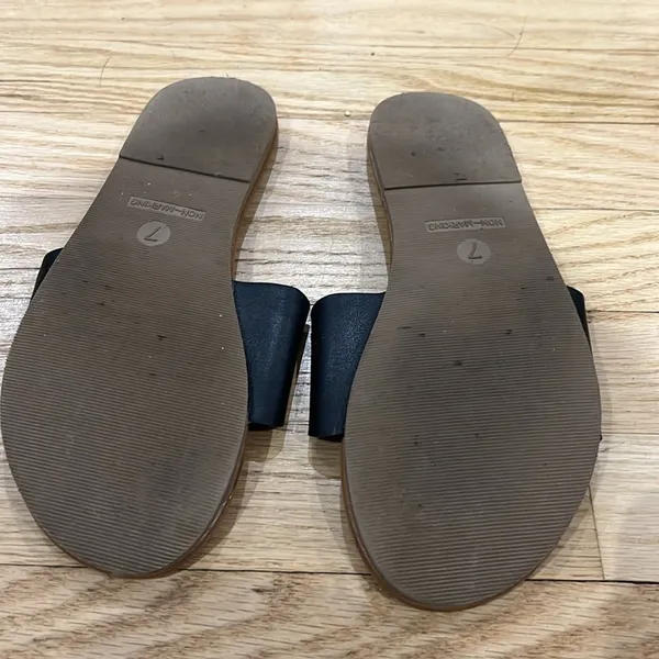 Shade & Shore Black Slide On Sandals Women's Size 7 - Image 3