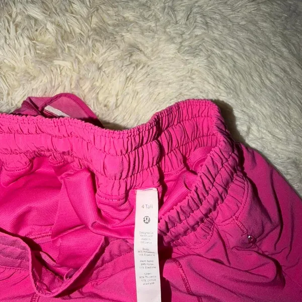NWOT Lululemon Hotty Hot Shorts Mid Rise " *Ripened Raspberry Size 4 - Image 3