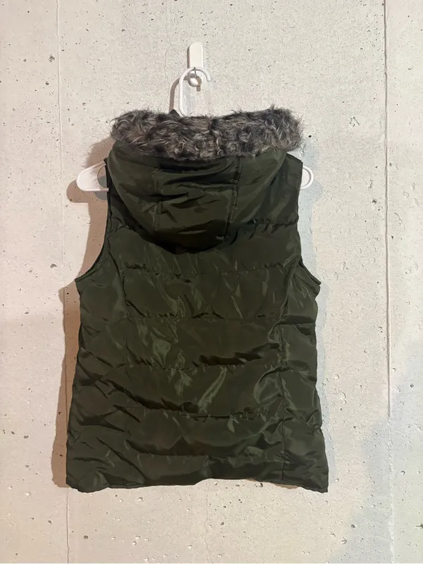 Ci Sono Faux Fur Puffer Vest | Size: Medium - Image 2