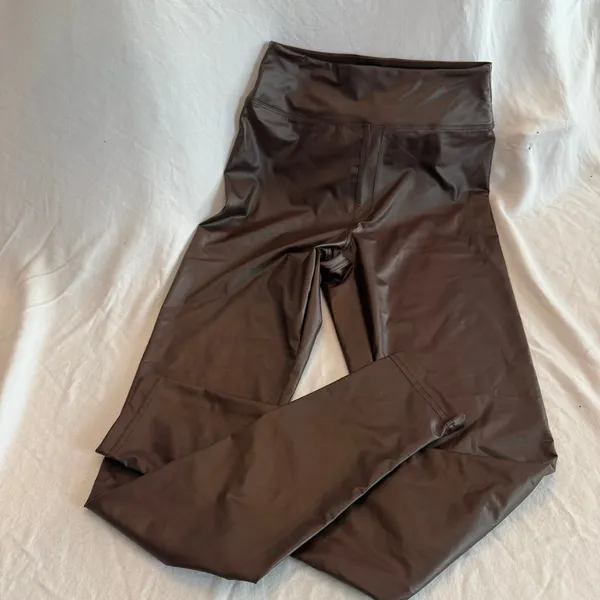 NWOT new Aerie Offline brown faux leather pleather leggings, size medium - Image 3
