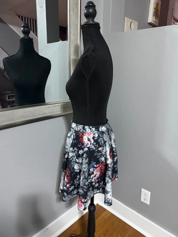 Abercrombie & Fitch Floral Y2K Skater Romantic Cottage-Core Black Mini Skirt M - Image 5
