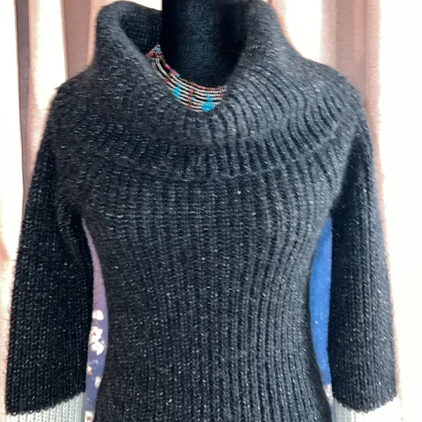 Press Size M Cowlneck Sweater - Image 3