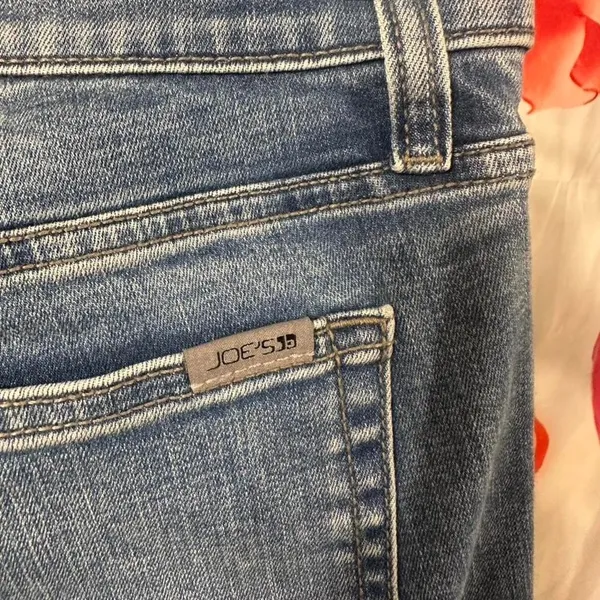 Joe's Jeans J48. blue denim jeans with button fly - Image 4