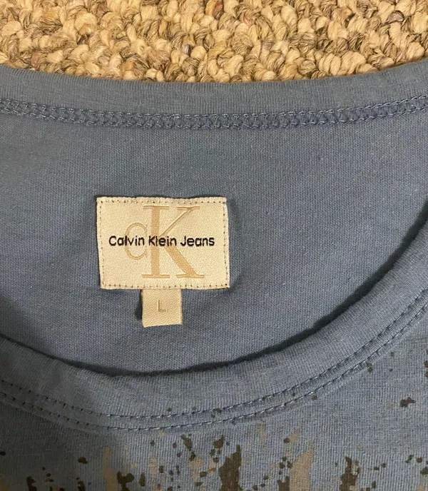 Calvin Klein Graphic Tshirt - Image 2