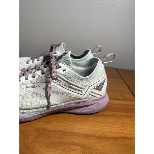 Brooks Women's Ricochet‎ 8 White/Mauve Running Sneakers Size 9.5 Gym Workout - Image 2