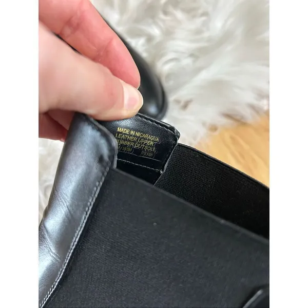 Michael kors black leather booties size 8.5 with charms in the back stylish mode - Image 7