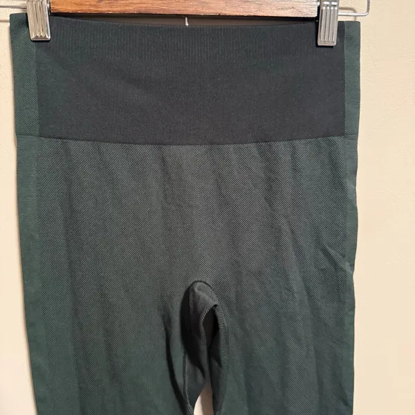 Outdoor Voices Seamless Smooth 4.5" Bike Short in Evergreen- Size Small - Image 6