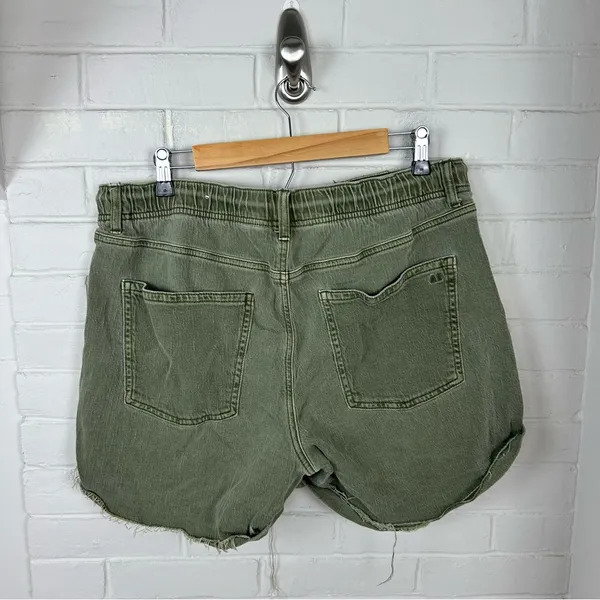 American Eagle Green Relaxed Casual Denim Shorts Size 14 - Image 8