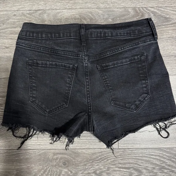 Old Navy Boyfriend Black Distressed‎ Denim Shorts Raw Hem Womens Size 0 Mid Rise - Image 4