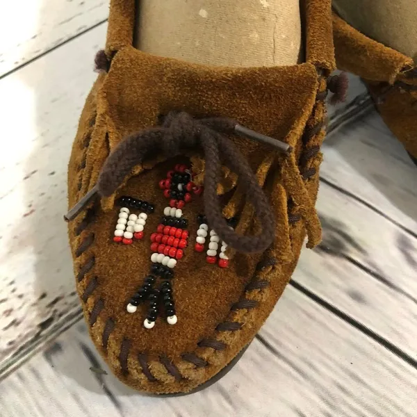 Minnetonka Moccasins Thunderbird Boat Moc Brown beaded size 8.5 - Image 7